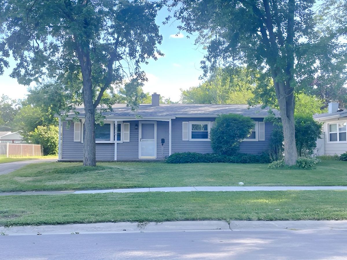 Homes For Sale Grandwood Park Gurnee Illinois, 18595 Judy Drive