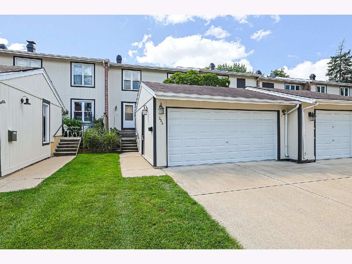 Townhomes & Condos & Homes For Sale Westlake Bloomingdale Illinois, 222 Pinewood Lane