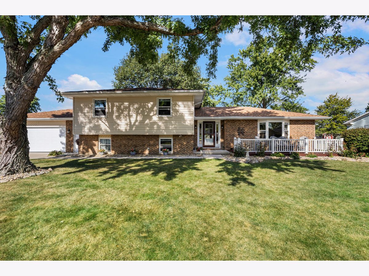  For Sale Fisher Illinois, 24 Crestview Court