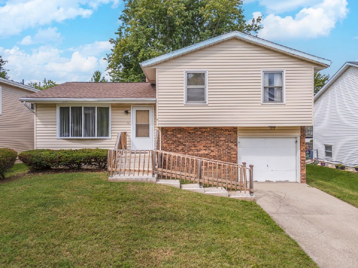  For Sale Bloomington Illinois, 14 Moonstone Court