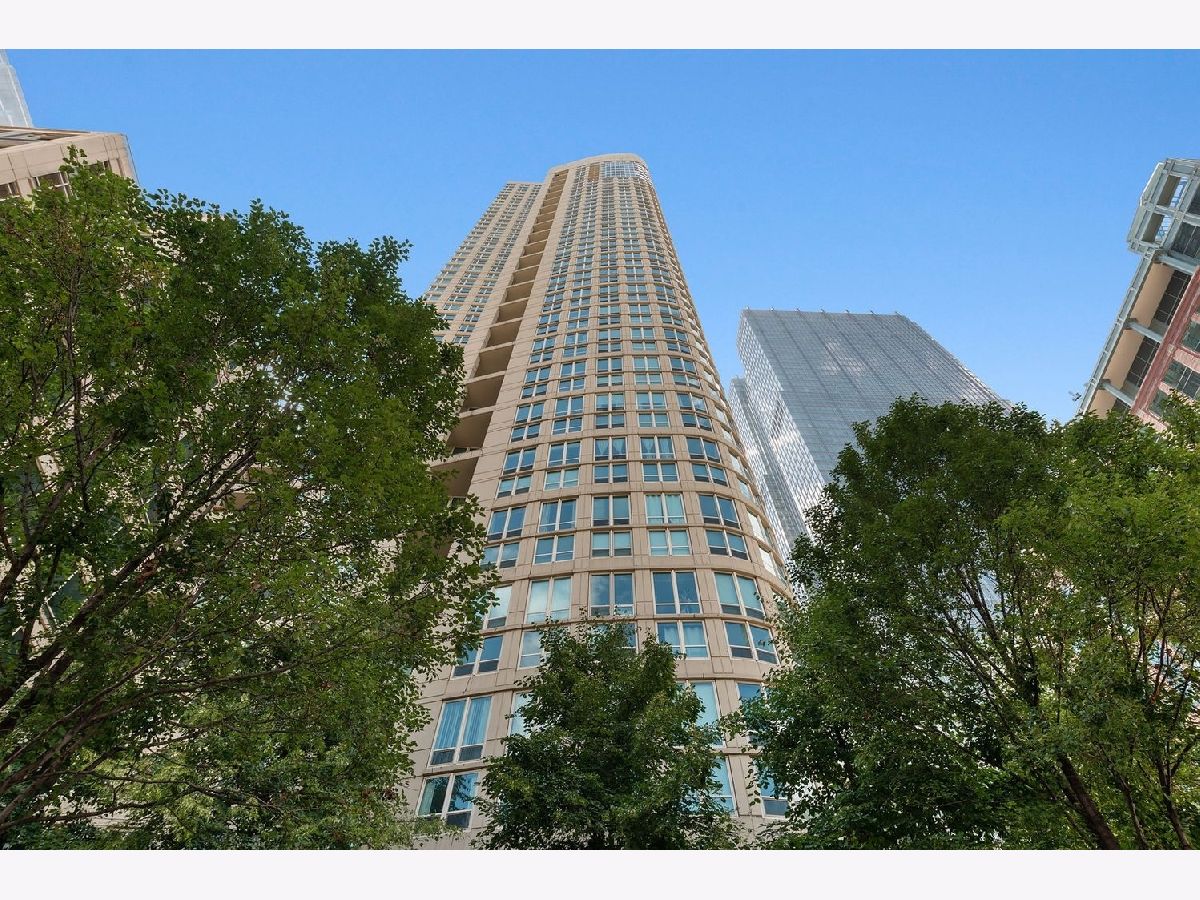 Condominiums Rented Sterling Chicago Illinois, 345 Lasalle