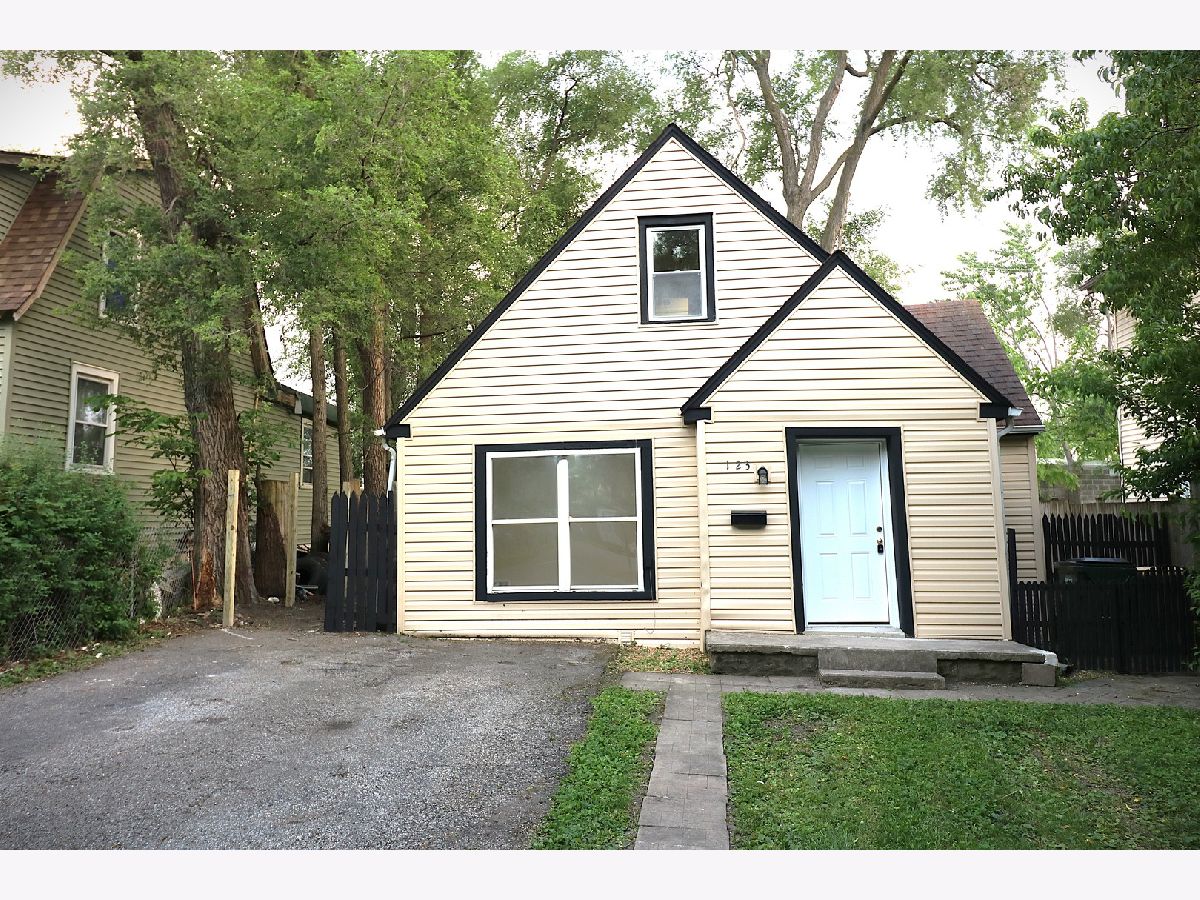  For Sale Round Lake Park Illinois, 123 Pineview Drive
