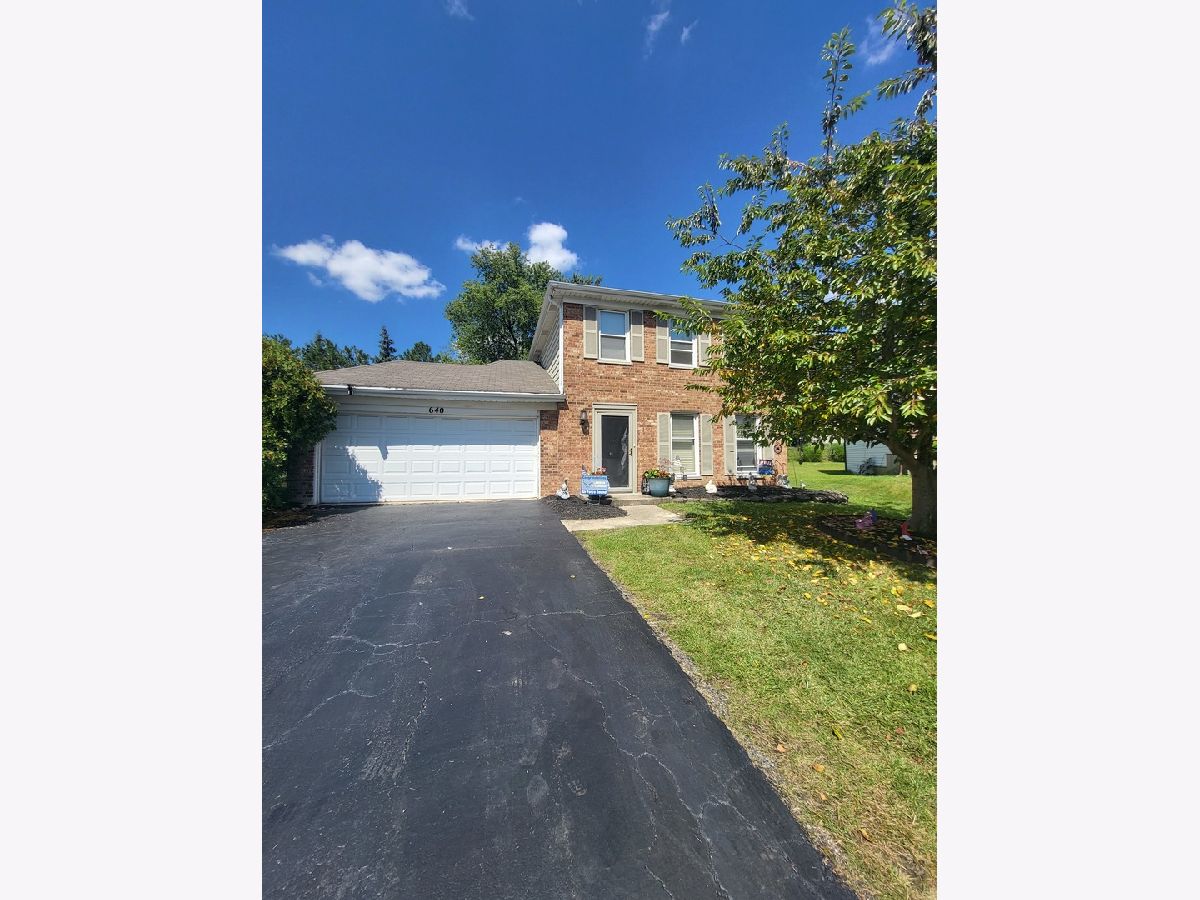  For Sale Roselle Illinois, 640 Stafford Drive