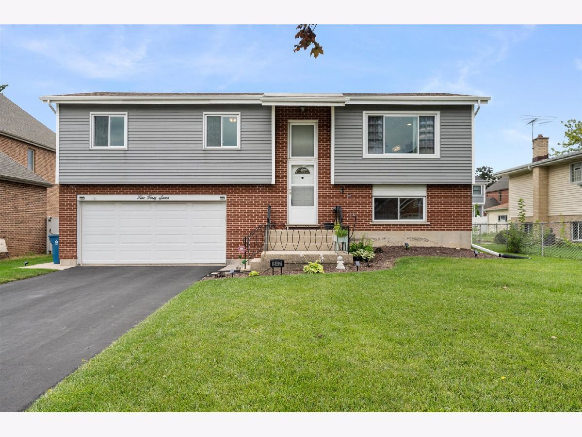 Sold Elmhurst Illinois, 547 Van Auken