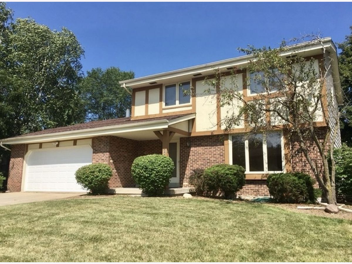  Rented Waukegan Illinois, 4810 Eastwood