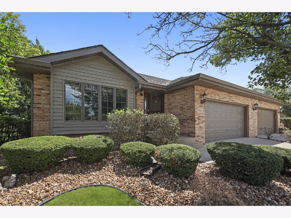 Townhomes Sold Hunt Club Estates Frankfort Illinois, 9366 Fox Run