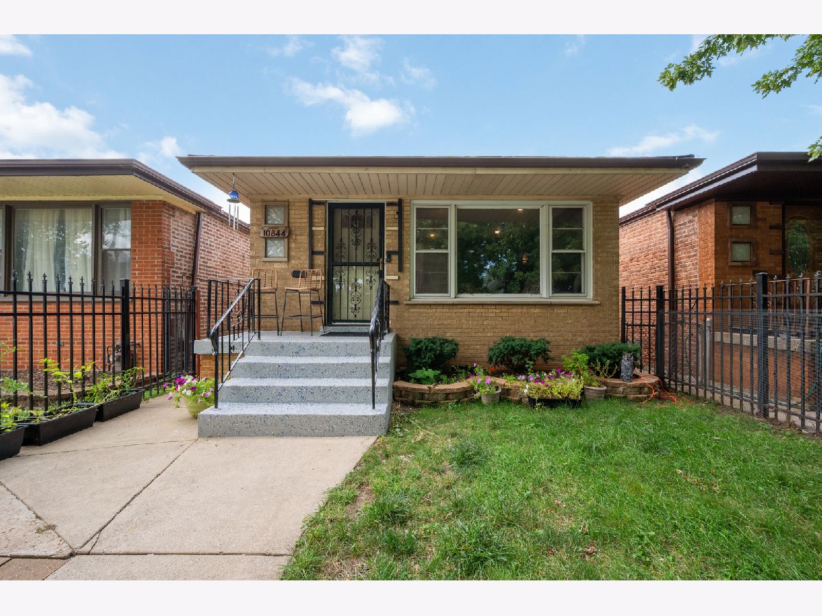  For Sale Chicago Illinois, 10844 Green Bay Avenue