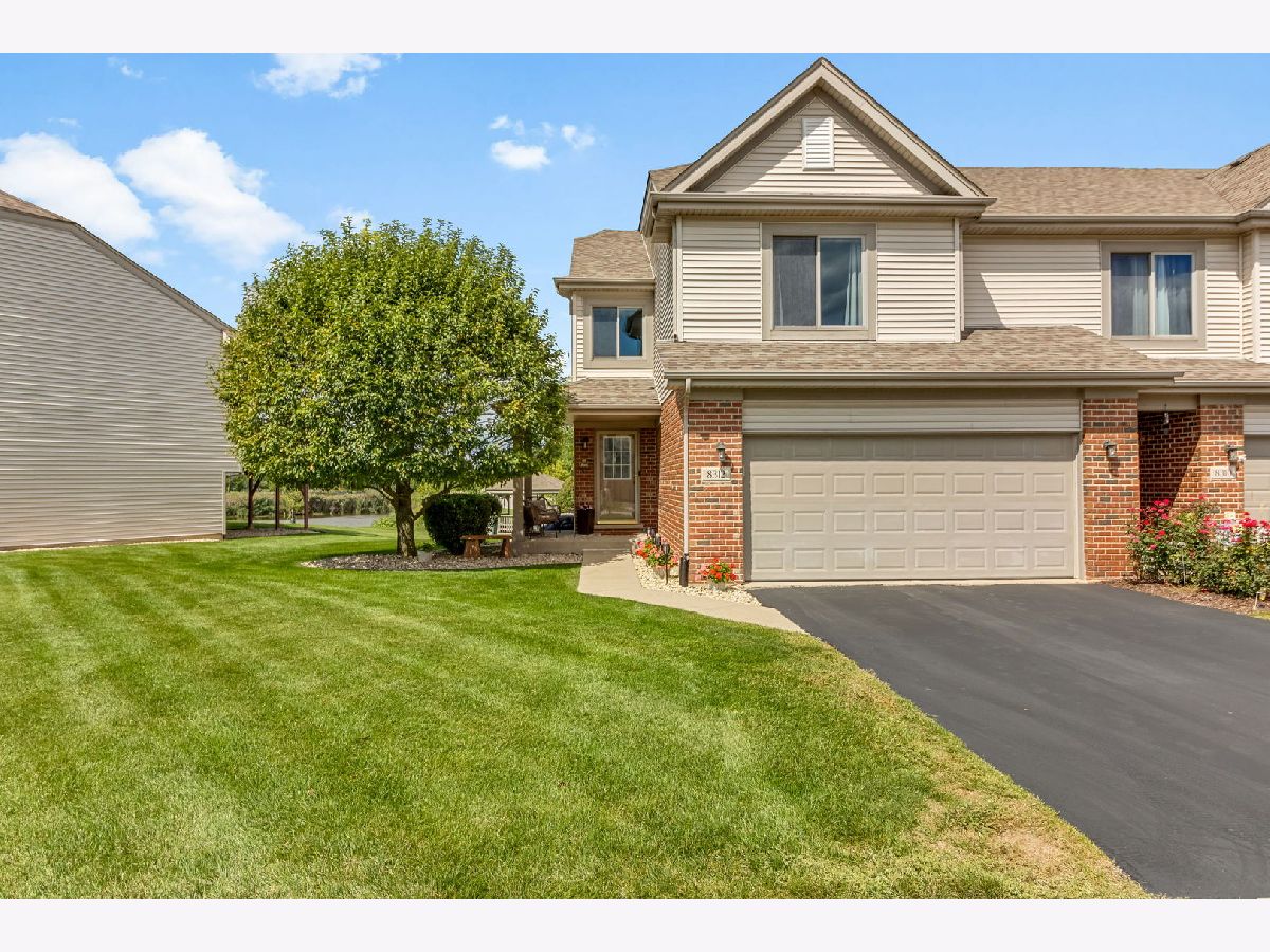 Townhomes & Condos For Sale Hawthorne Lakes Frankfort Illinois, 8312 Chestnut Court