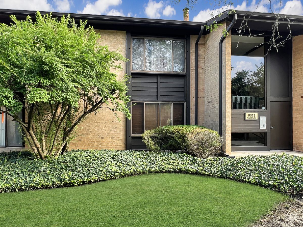 Condominiums For Rent Knolls Willowbrook Illinois, 6153 Knoll Way