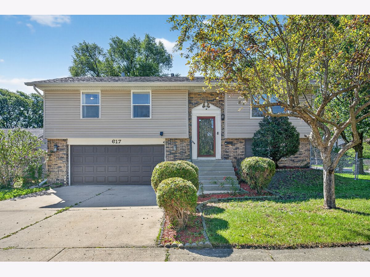 Homes & Townhomes For Sale Woodland Heights Streamwood Illinois, 617 Arnold Avenue