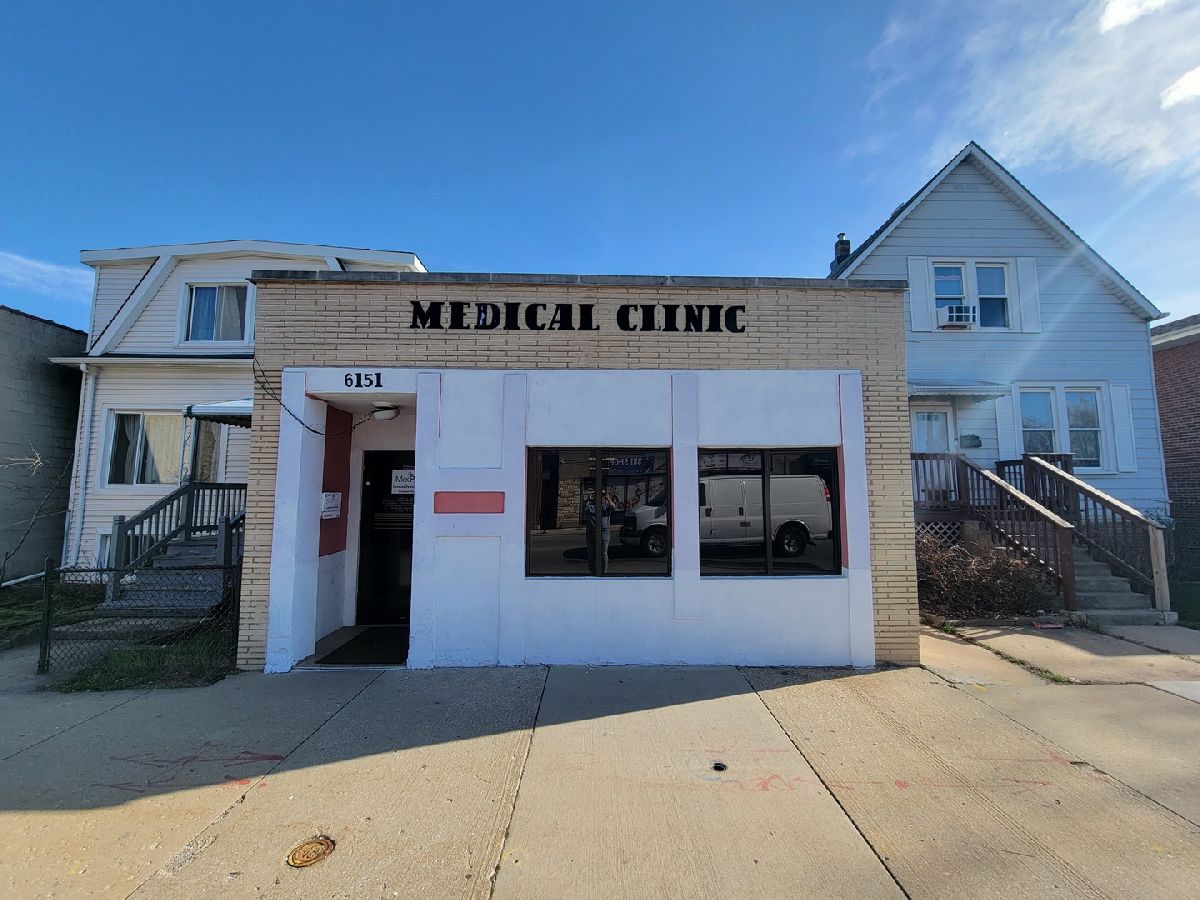 Rented Chicago Illinois, 6151 Belmont