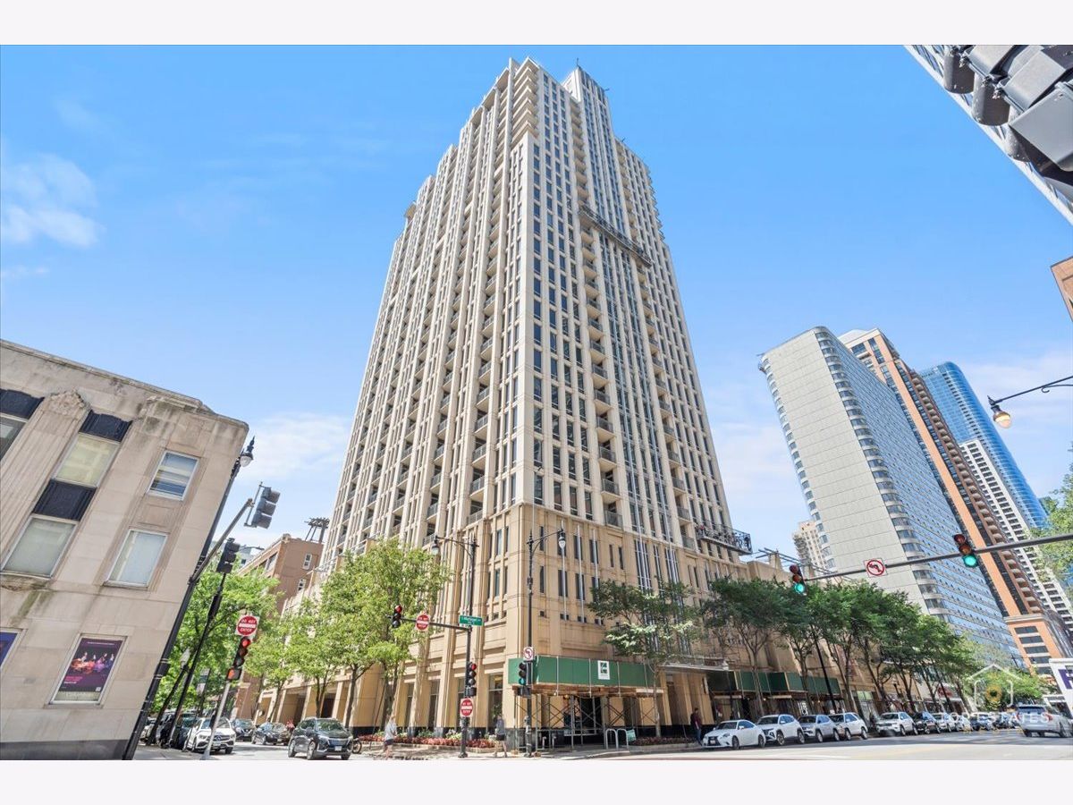 Condominiums For Sale Michigan Avenue Towers Chicago Illinois, 1250 Michigan Avenue