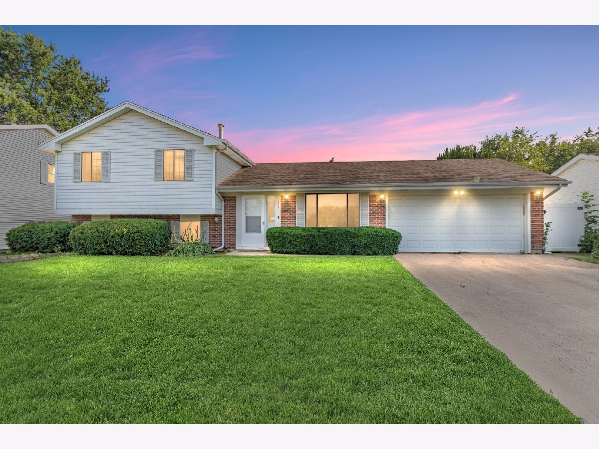 Homes & Condos & Townhomes For Sale Woodlake Trails Hanover Park Illinois, 2315 Stepstone Lane