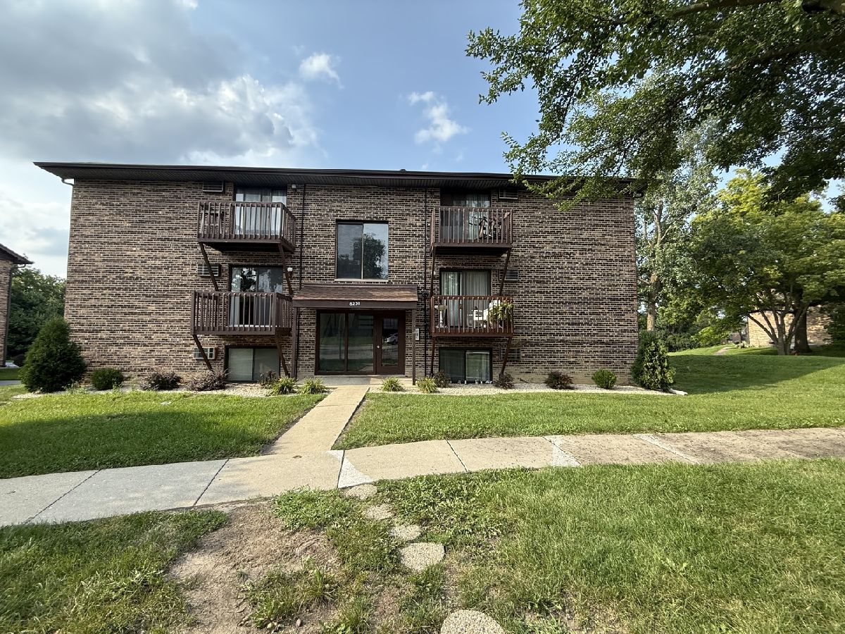 Rented Darien Illinois, 8238 Woodland