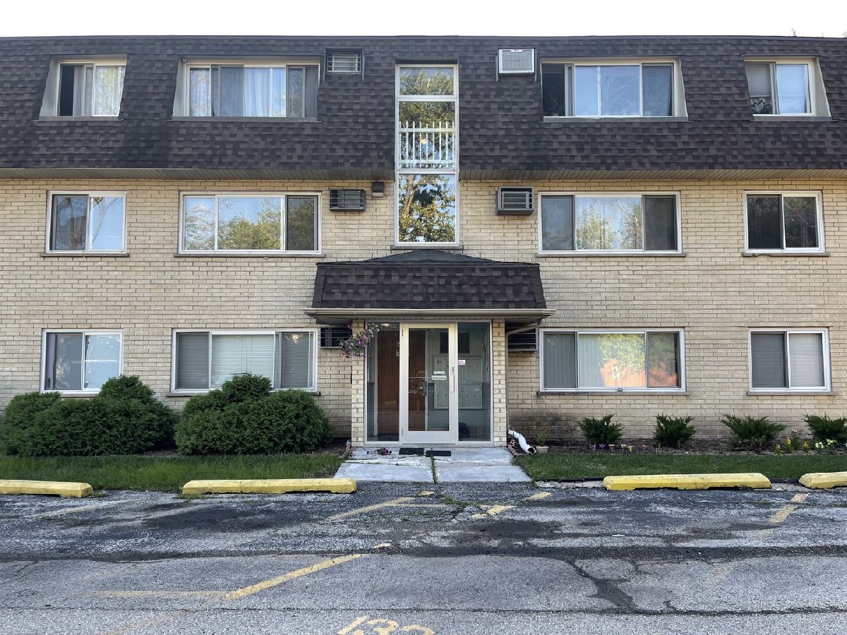  Rented Des Plaines Illinois, 8816 Briar