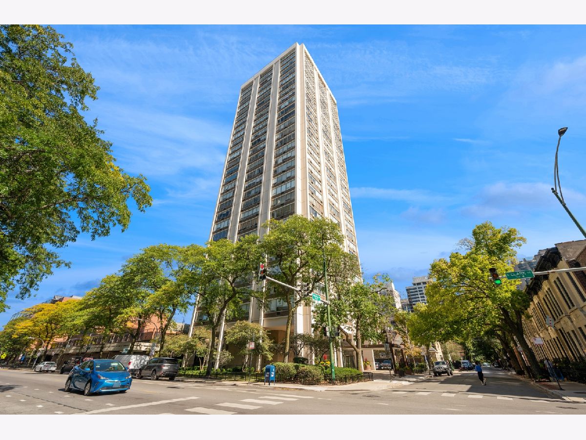 Condos & Townhomes Rented Sandburg Village Chicago Illinois, 70 Burton