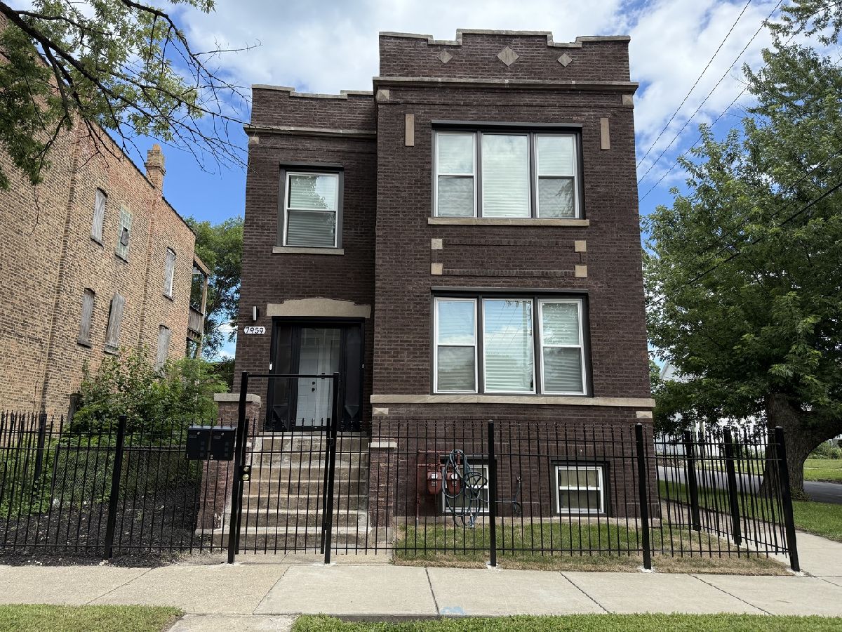 Rented Chicago Illinois, 7959 Escanaba