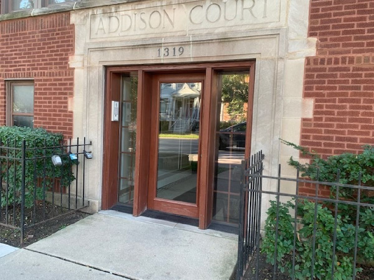  Rented Chicago Illinois, 1319 Addison
