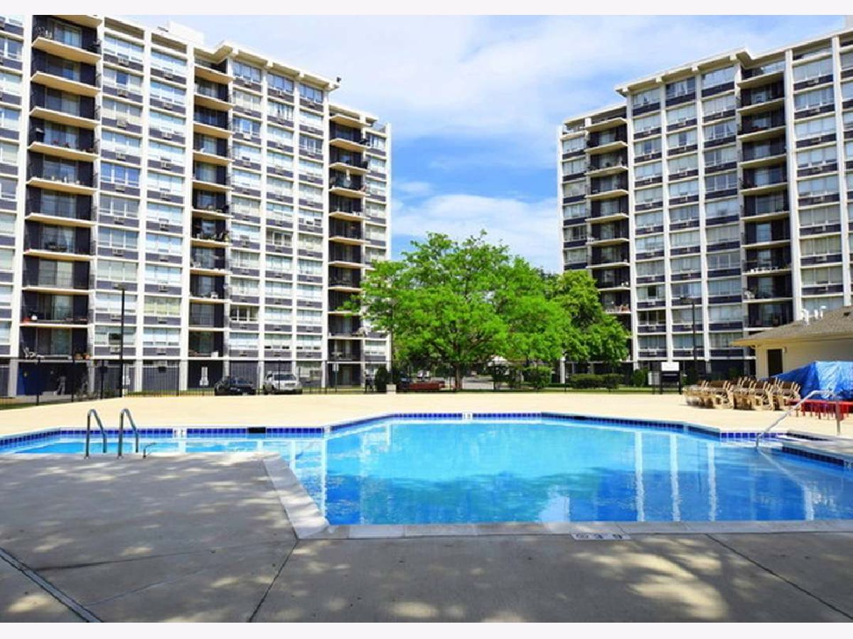 Rented Niles Illinois, 8801 Golf