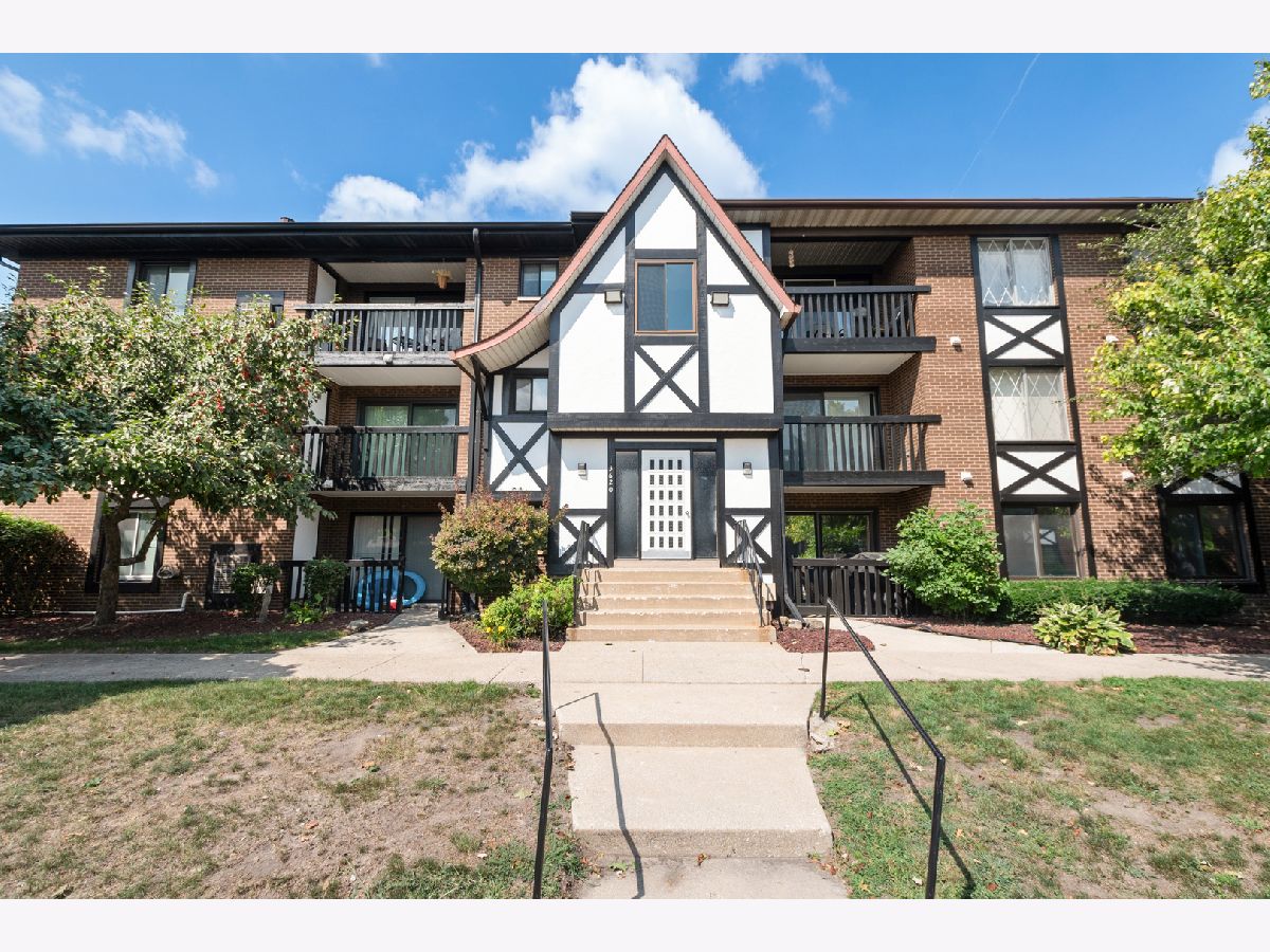  For Sale Crestwood Illinois, 13620 Lamon Avenue