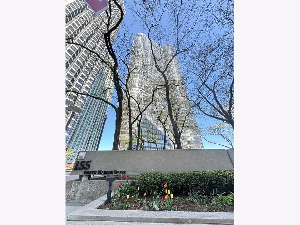 Condos & Townhomes For Sale Harbor Point Chicago Illinois, 155 Harbor Drive