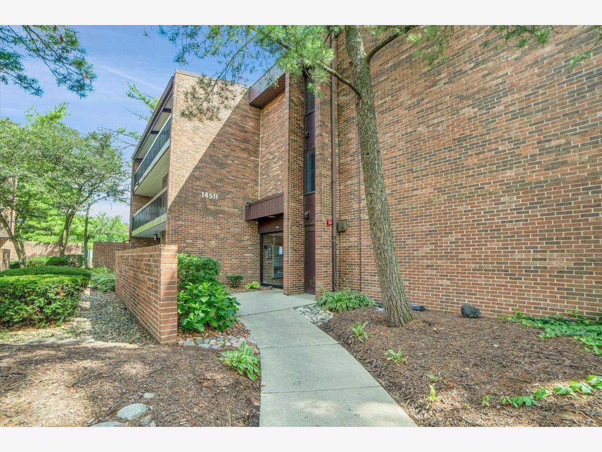  For Sale Oak Forest Illinois, 14511 Central Court