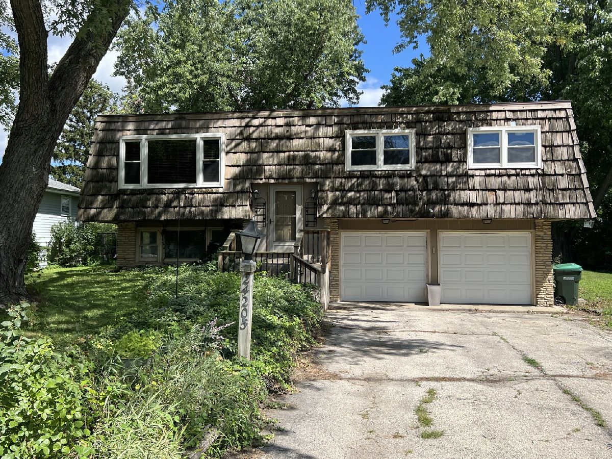 Homes For Sale Rolling Acres Channahon Illinois, 24205 Edwin Drive
