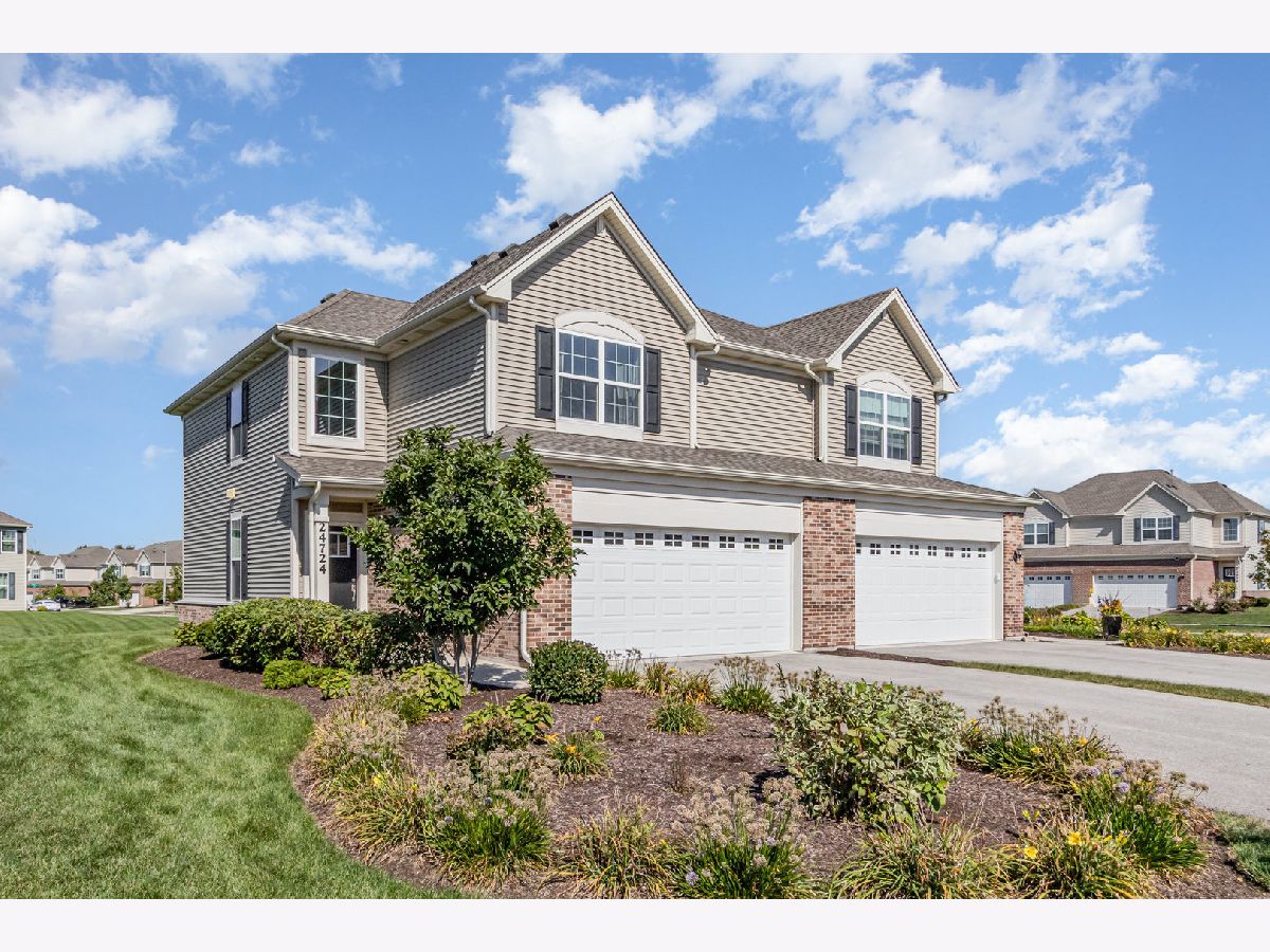 Condos & Townhomes & Homes For Sale Stonegate Manhattan Illinois, 24724 Mccormick Way