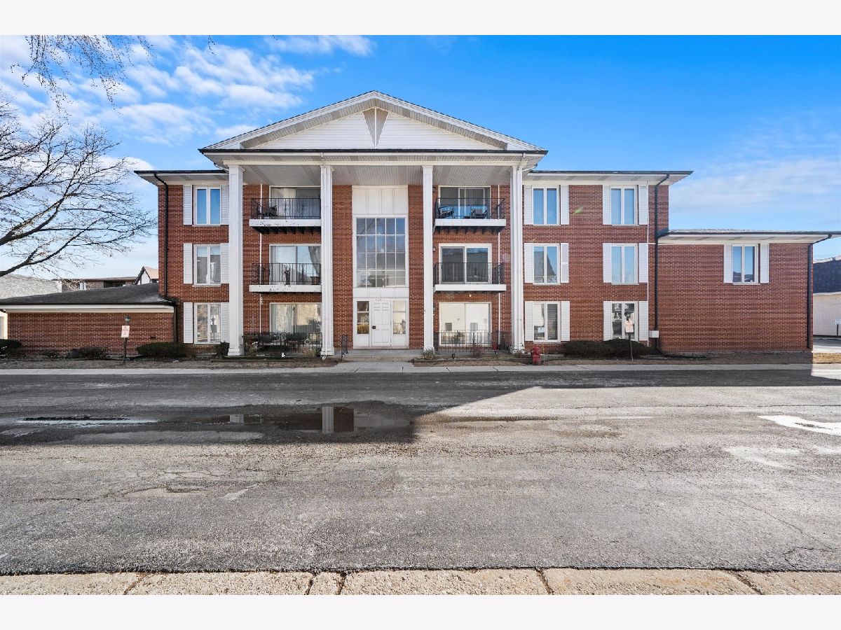  Rented Oak Lawn Illinois, 5721 Circle