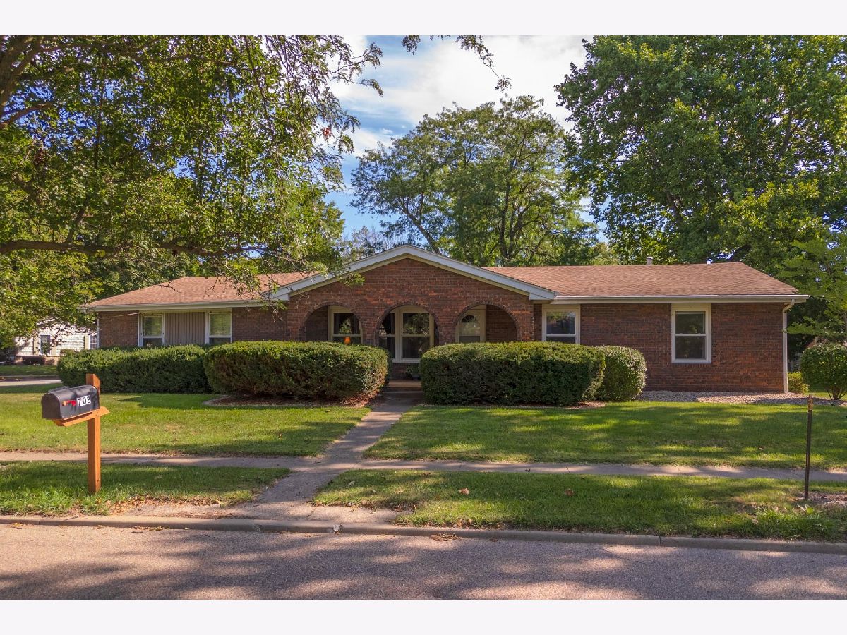  For Sale Bloomington Illinois, 702 Broadmoor Drive