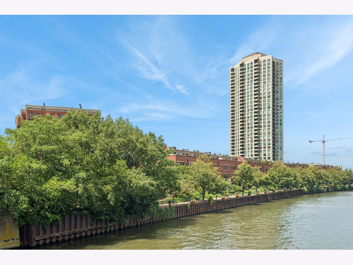 Condominiums Sold Kinzie Park Tower Chicago Illinois, 501 Clinton