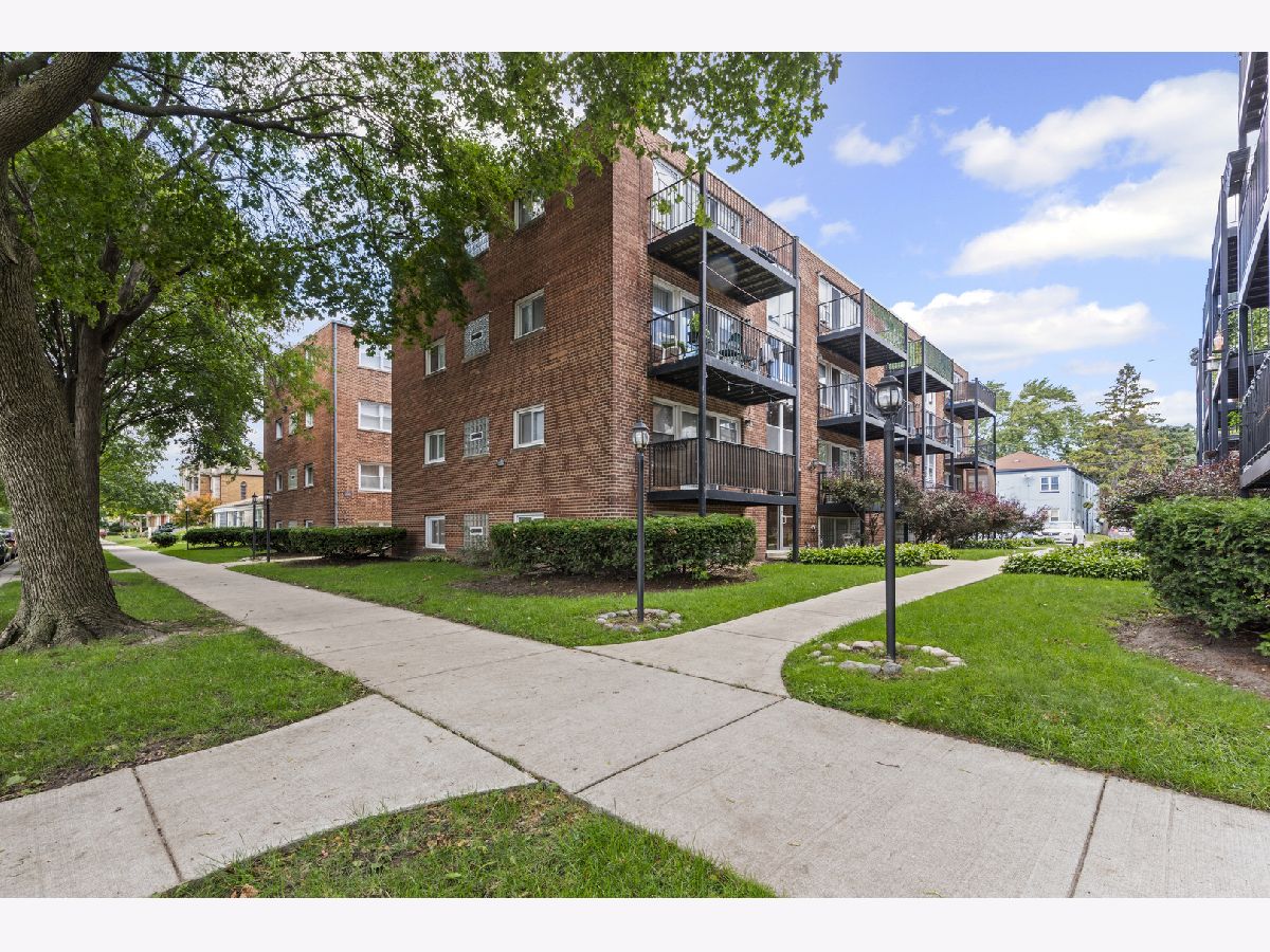 Homes & Condos & Townhomes For Rent Bowmanville Chicago Illinois, 2624 Catalpa
