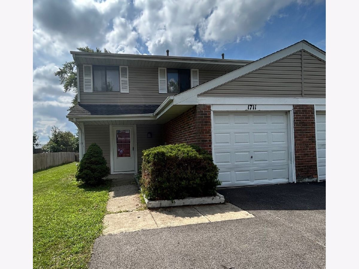  For Sale Hanover Park Illinois, 1711 Fulton Lane