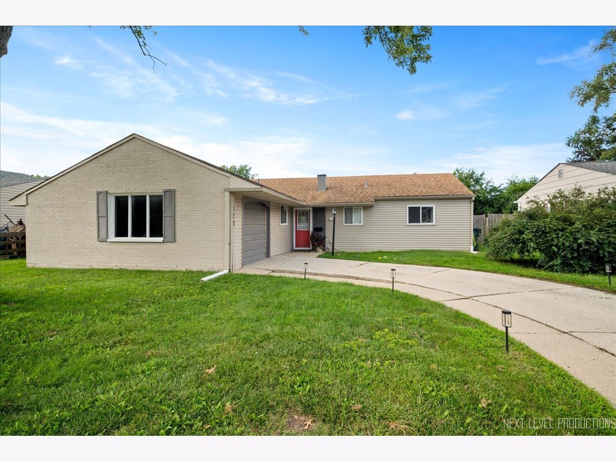  For Sale Glendale Heights Illinois, 172 Vantroba Drive