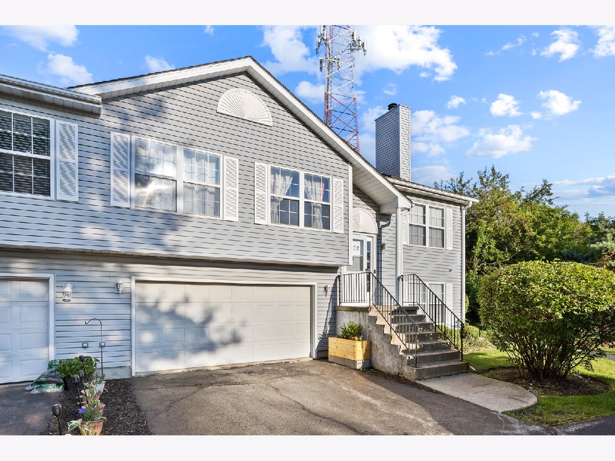  For Sale Woodstock Illinois, 1002 Castleshire Drive