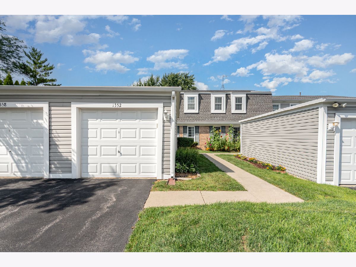  For Sale Roselle Illinois, 1352 Oxford Circle