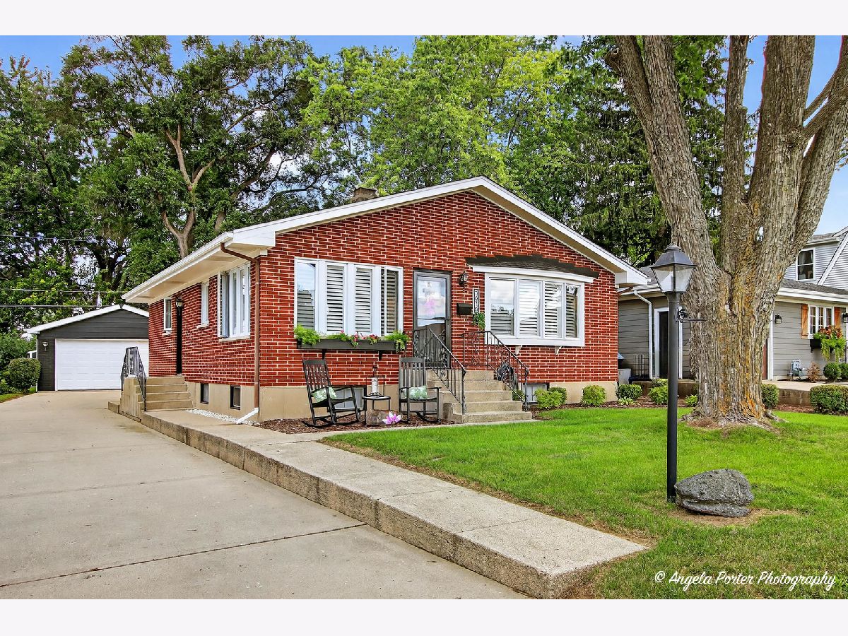 Homes For Sale Millstream Mchenry Illinois, 3616 Grand Avenue