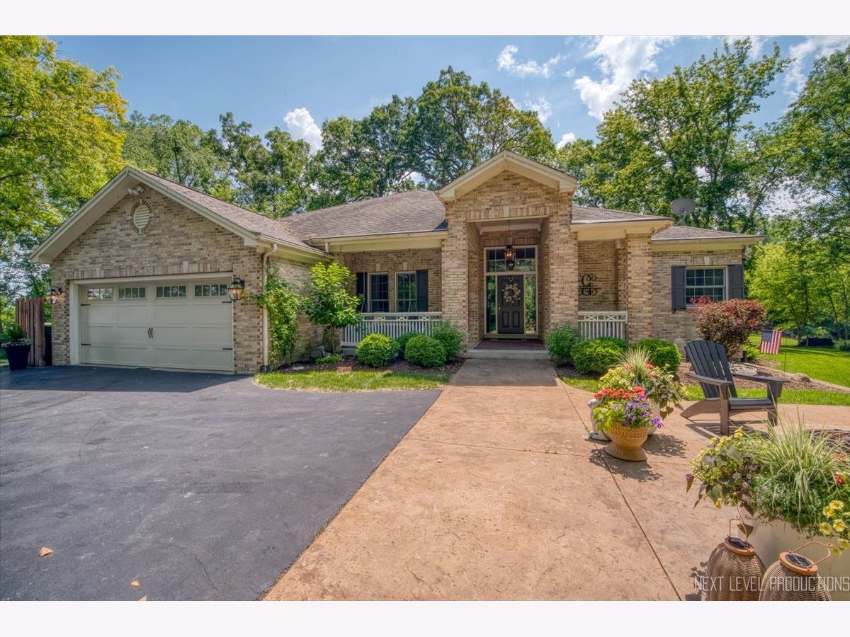  For Sale Hampshire Illinois, 15N022 Brier Hill Road