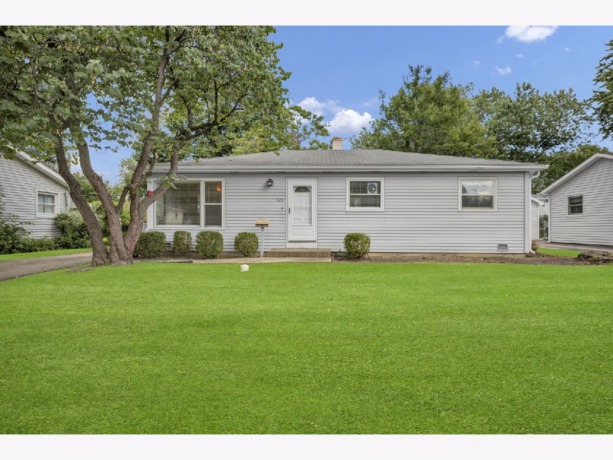 Homes For Sale Dimuccis Mundelein Garden Mundelein Illinois, 625 Emerald Avenue