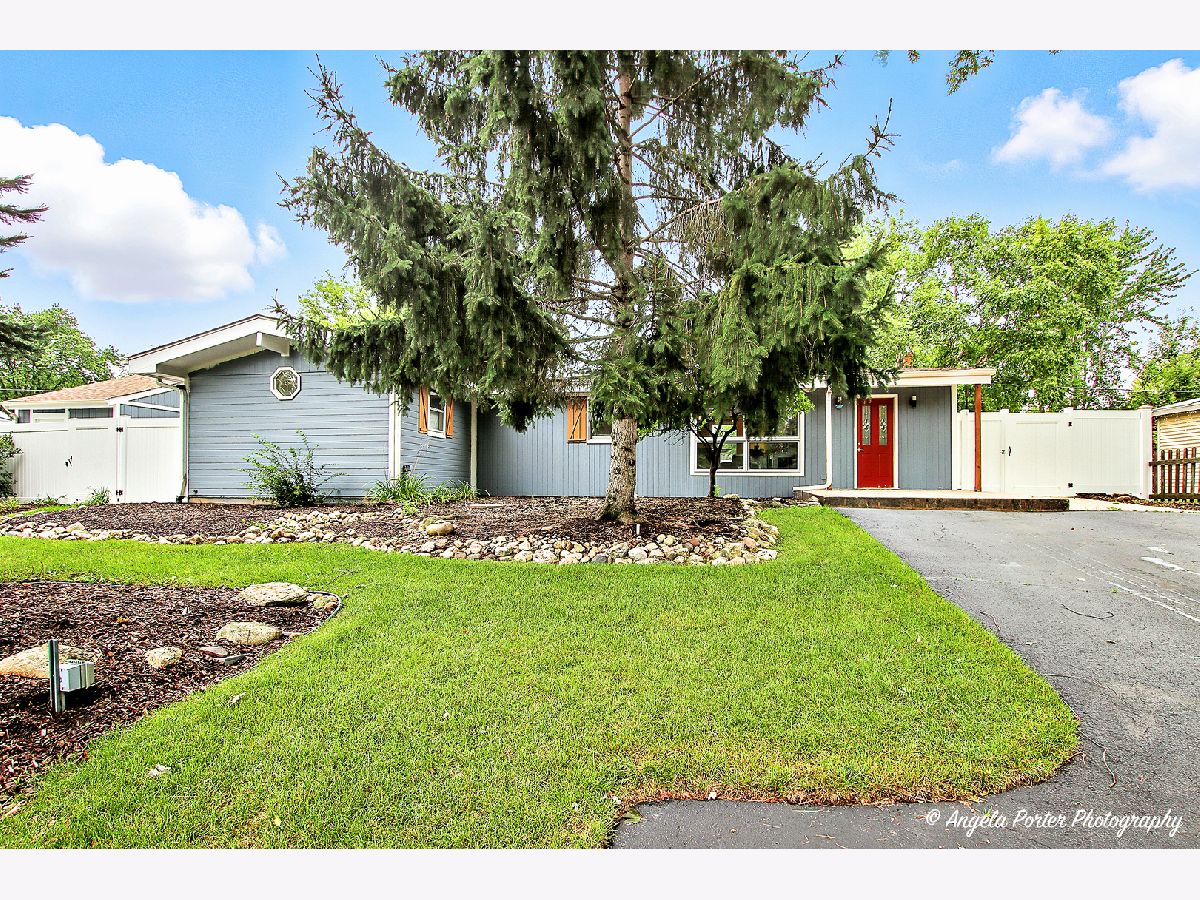 Homes For Sale Fritzsches Estates Mchenry Illinois, 806 Nancy Lane