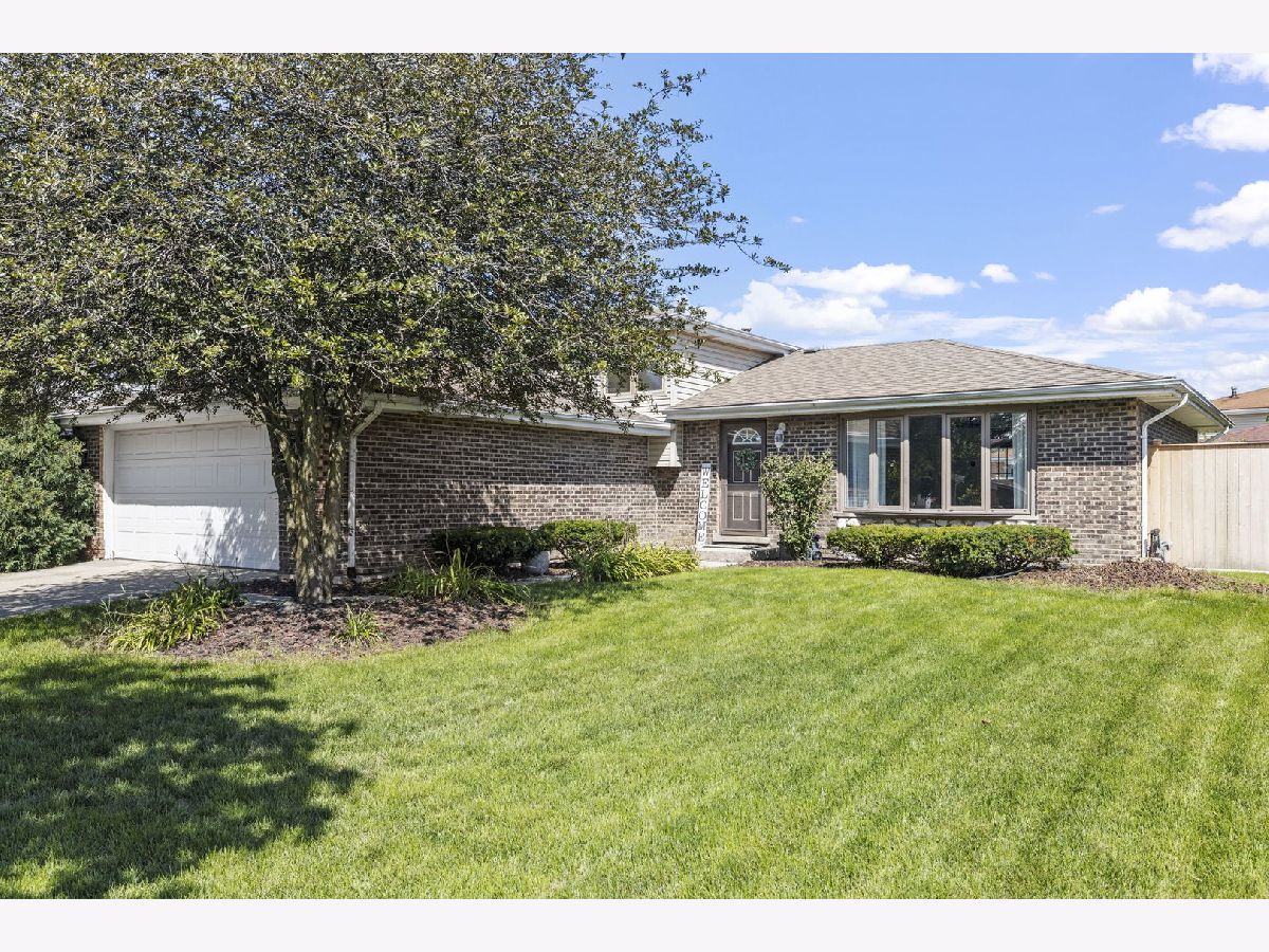 Homes & Townhomes & Condos For Sale Cherry Hill Farms Tinley Park Illinois, 8440 Surrey Drive