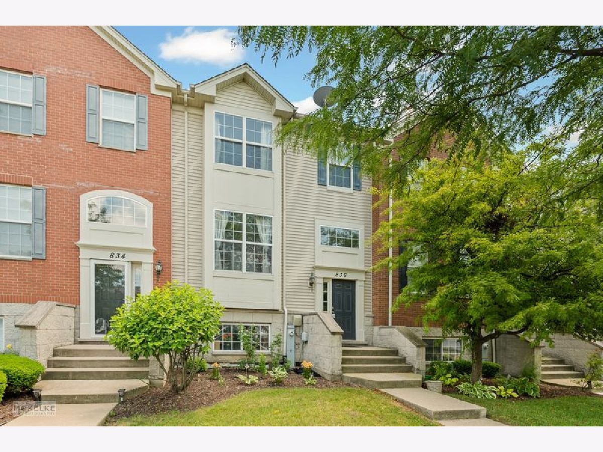 Townhomes & Condos For Sale Lehigh Station Aurora Illinois, 836 Lewisburg Lane