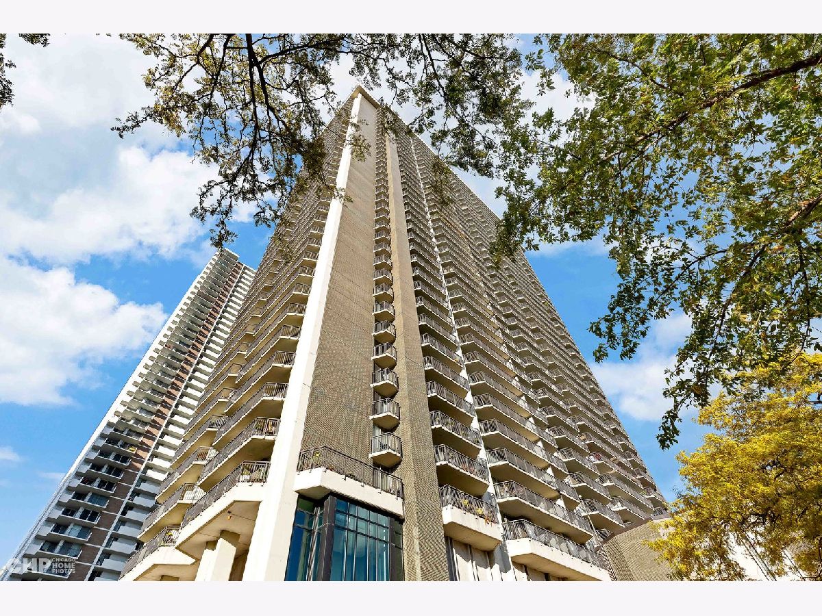Condominiums For Rent Malibu Chicago Illinois, 6007 Sheridan