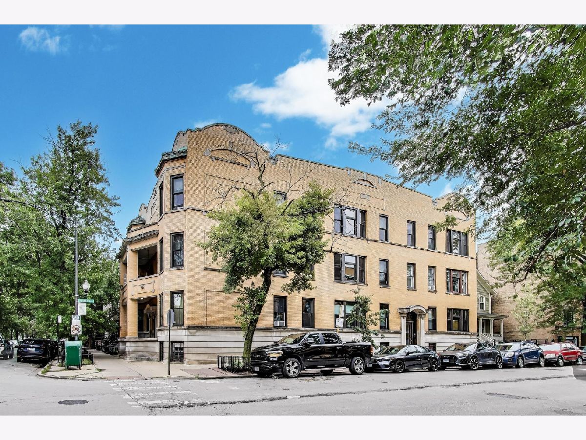  For Sale Chicago Illinois, 2351 Geneva Terrace