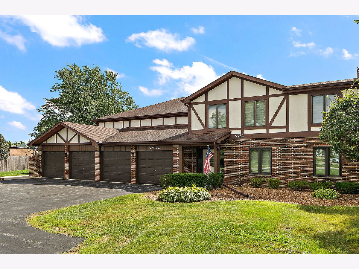 Condominiums & Homes For Sale Mill Creek Palos Park Illinois, 9722 Creek Road