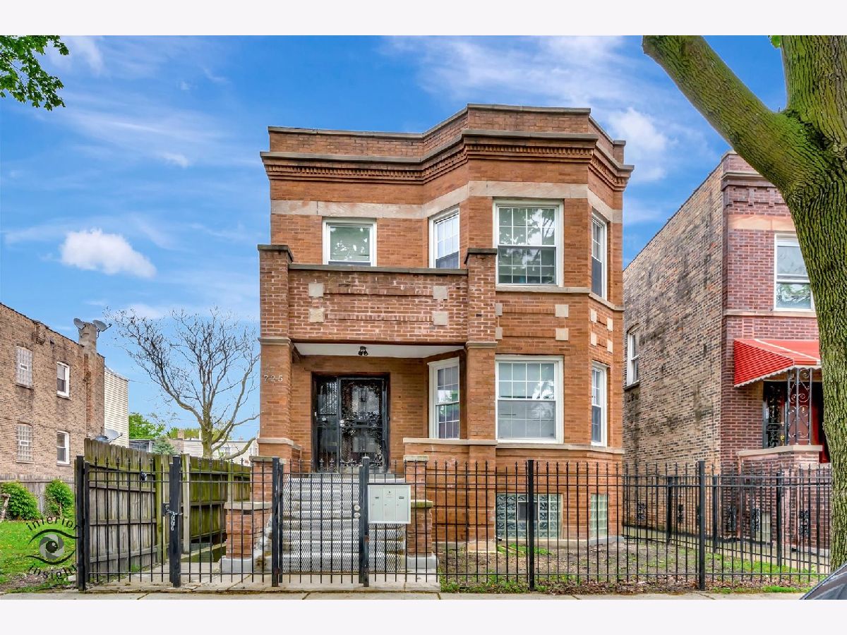  For Sale Chicago Illinois, 725 Trumbull Avenue