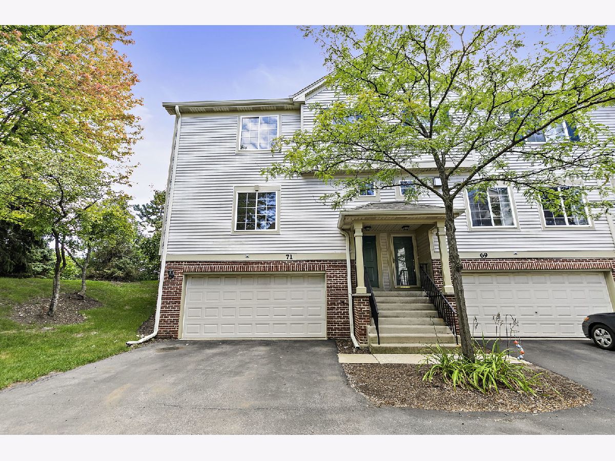 Townhomes & Condos For Sale Southwicke Streamwood Illinois, 71 Monarch Drive