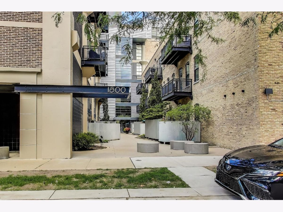  Sold Chicago Illinois, 1800 Grace