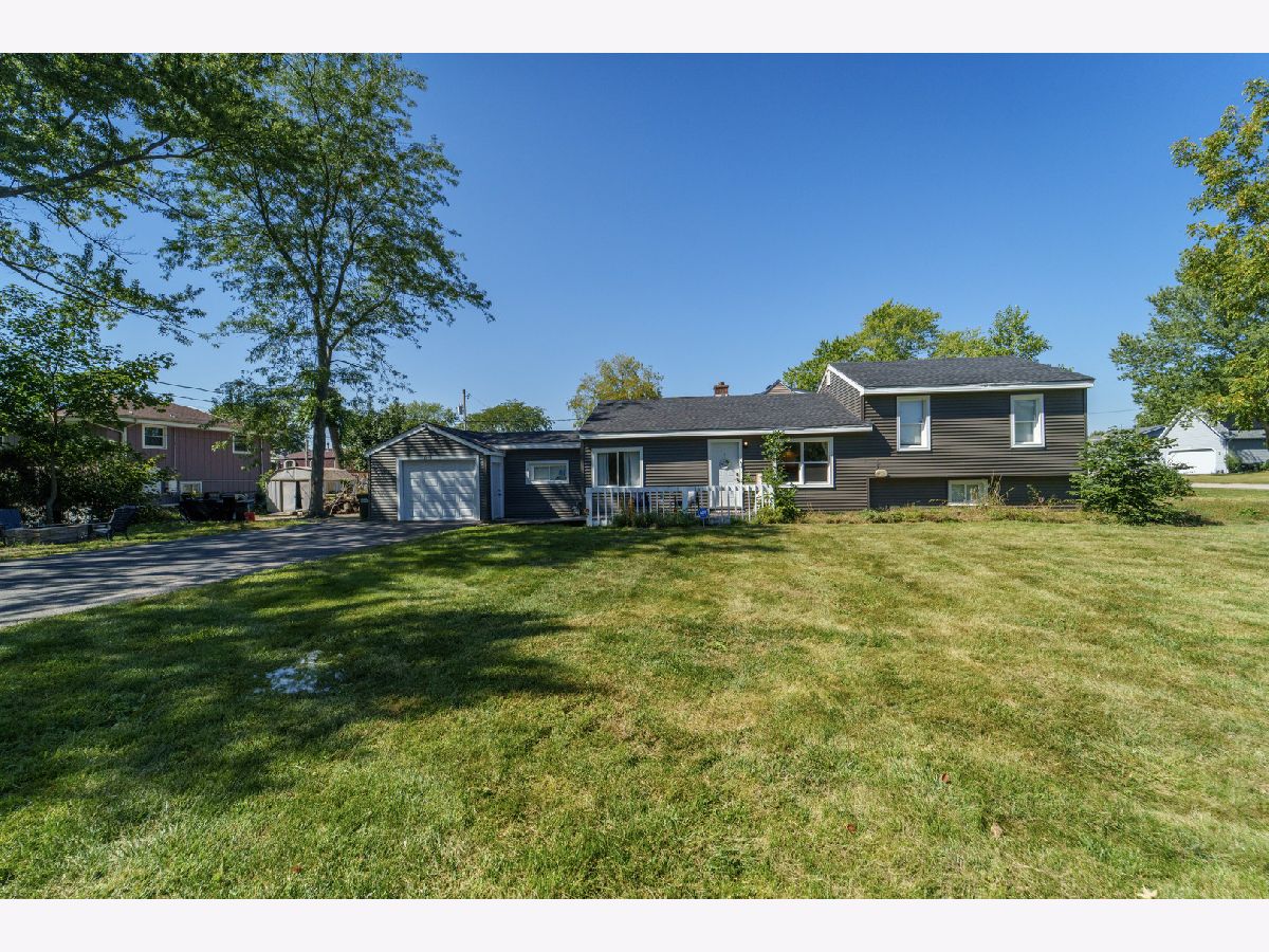 Homes For Sale Lake In The Hills Estates Lake In The Hills Illinois, 1019 Maple Street