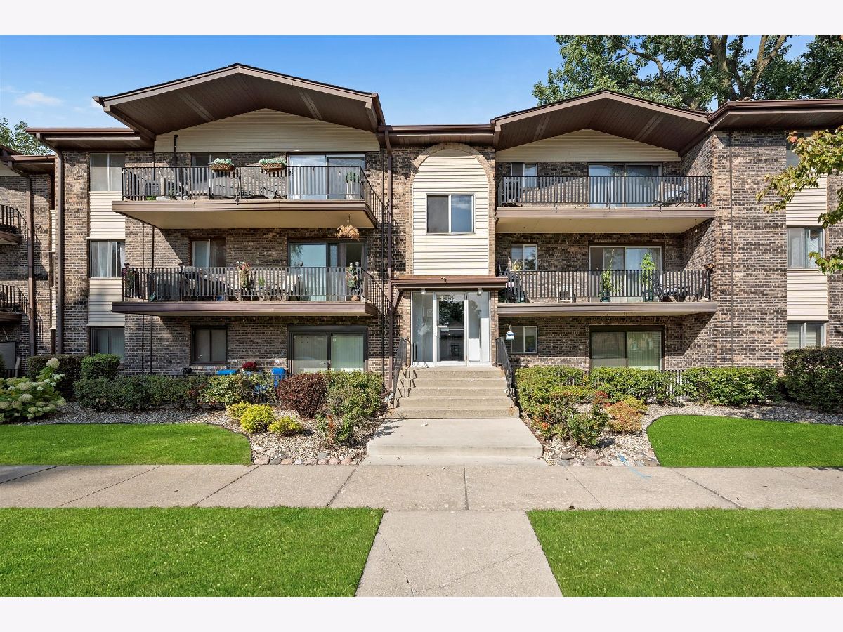 Condominiums For Sale Sandpiper North Crestwood Illinois, 13520 Lawler Avenue